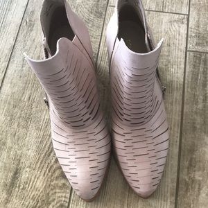 Donald Pliner bootie